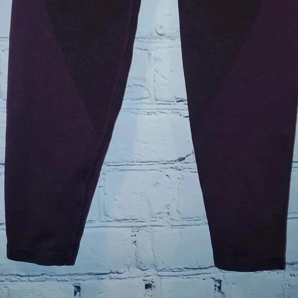 VS Pink active High-Rise Flow On Point Legging - Picture 6 of 7